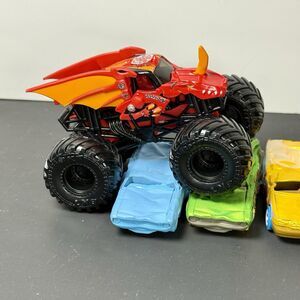 Hot Wheels Monster Jam Truck Bakugan Dragonoid Red 1/64 Truck